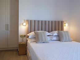 Golden Luxury Suites