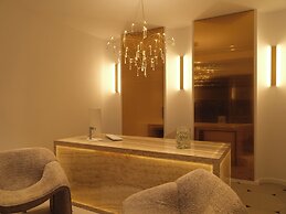 Golden Luxury Suites