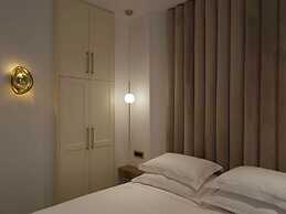 Golden Luxury Suites