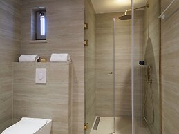 Golden Luxury Suites