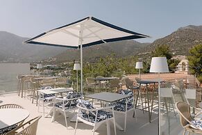 Golden Luxury Suites