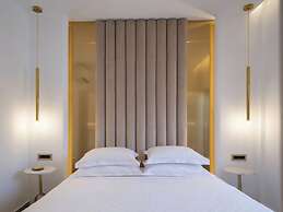 Golden Luxury Suites