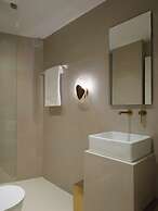 Golden Luxury Suites