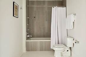 Roami at St. Charles