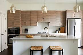 Roami at St. Charles