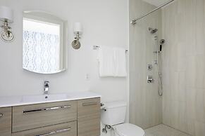 Roami at St. Charles