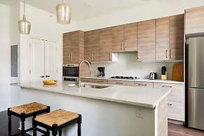 Roami at St. Charles