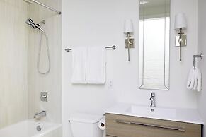 Roami at St. Charles