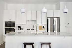 Roami at St. Charles