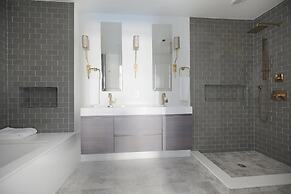 Roami at St. Charles