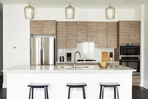 Roami at St. Charles