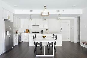 Roami at St. Charles