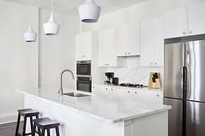 Roami at St. Charles