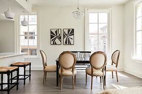 Roami at St. Charles