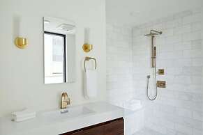 Roami at St. Charles