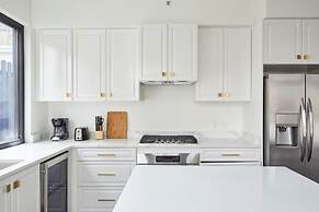 Roami at St. Charles