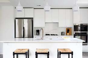 Roami at St. Charles