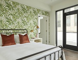 Roami at St. Charles