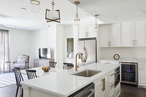 Roami at St. Charles