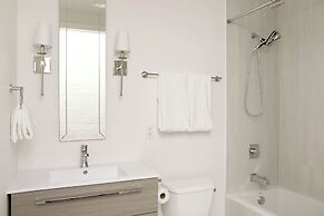 Roami at St. Charles