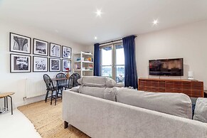 Beautiful Modern Apartment Centrally Located