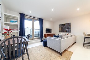Beautiful Modern Apartment Centrally Located