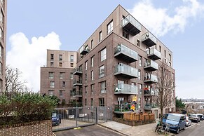 Beautiful Modern Apartment Centrally Located