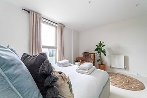 Beautiful Modern Apartment Centrally Located