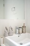 Luxury 4BR Townhouse in Downtown Toronto