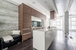 Luxury 4BR Townhouse in Downtown Toronto