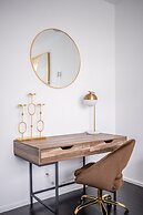 Luxury 4BR Townhouse in Downtown Toronto