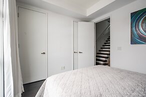 Luxury 4BR Townhouse in Downtown Toronto