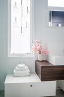 Luxury 4BR Townhouse in Downtown Toronto