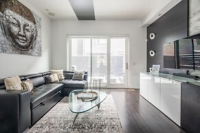 Luxury 4BR Townhouse in Downtown Toronto