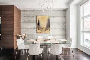 Luxury 4BR Townhouse in Downtown Toronto
