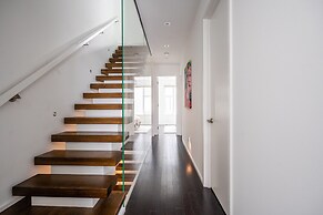 Luxury 4BR Townhouse in Downtown Toronto