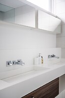 Luxury 4BR Townhouse in Downtown Toronto