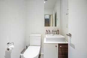 Luxury 4BR Townhouse in Downtown Toronto