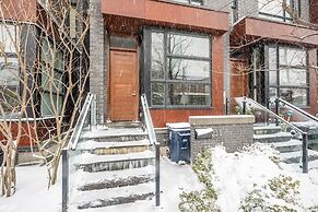 Luxury 4BR Townhouse in Downtown Toronto