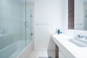 Luxury 4BR Townhouse in Downtown Toronto