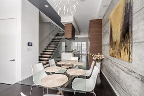 Luxury 4BR Townhouse in Downtown Toronto