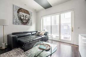 Luxury 4BR Townhouse in Downtown Toronto