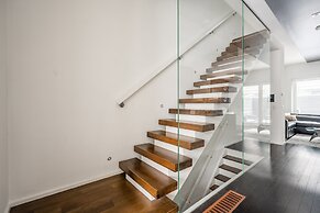 Luxury 4BR Townhouse in Downtown Toronto