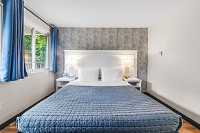 Green Harbor Hotel