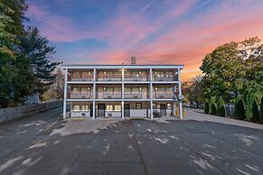 Green Harbor Hotel