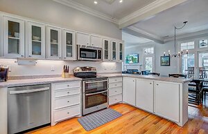 29 Ocean Point Avantstay Luxe Kitchen, Balcony