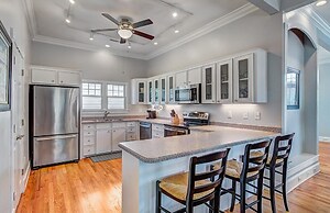 29 Ocean Point Avantstay Luxe Kitchen, Balcony