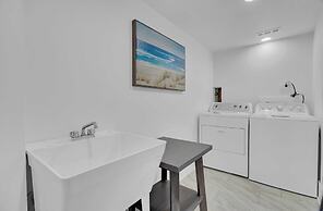 29 Ocean Point Avantstay Luxe Kitchen, Balcony