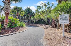 29 Ocean Point Avantstay Luxe Kitchen, Balcony
