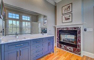 29 Ocean Point Avantstay Luxe Kitchen, Balcony